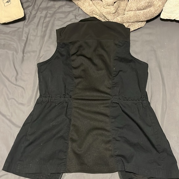 Black brand new carheartt vest - Picture 2 of 2